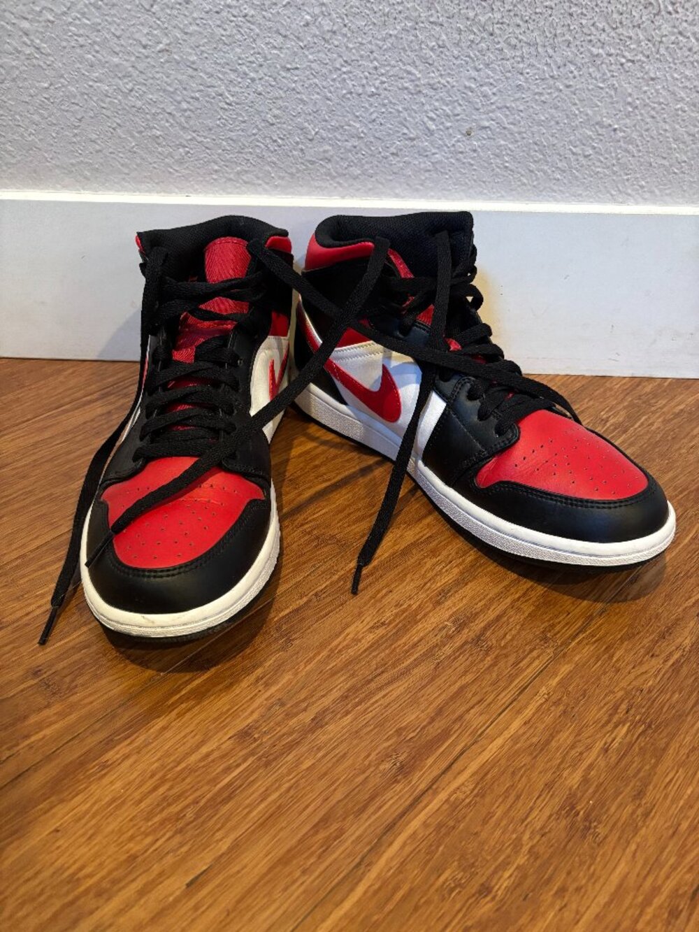 Nike Air Jordan 1 Mid Black Red White Size 9.5